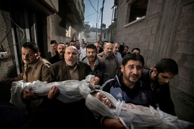 Paul Hansen of Sweden, a photographer working for the Swedish daily Dagens Nyheter, has won the World Press Photo of the Year 2012 with this picture of a group of men carrying the bodies of two dead children through a street in Gaza City taken on November 20, 2012. Jury member Mayu Mohanna said about the photo: The strength of the picture lies in the way it contrasts the anger and sorrow of the adults with the innocence of the children. It’s a picture I will not forget.Picture: REUTERS/Paul Hansen/Dagens Nyheter/World Press Photo